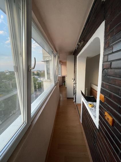 Apartament cu 3 camere decomandat în Piața Centrală