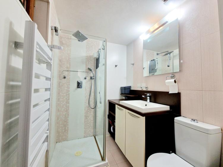 Penthouse cu 4 camere decomandat, mobilat în Inel II