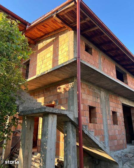 Casă cu 10 camere cu Teren 400 Mp în Central