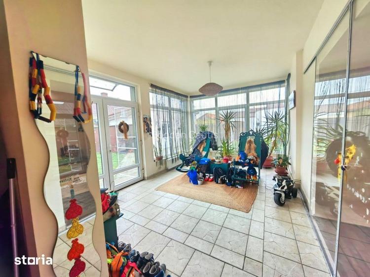 Casa Inedita , 300 mp utili, P+M, 5 bai, 6 dormitoare , 1975 mp teren