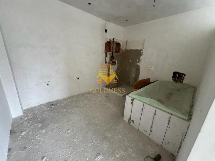 Apartament cu 5 camere semidecomandat în Calea Turzii