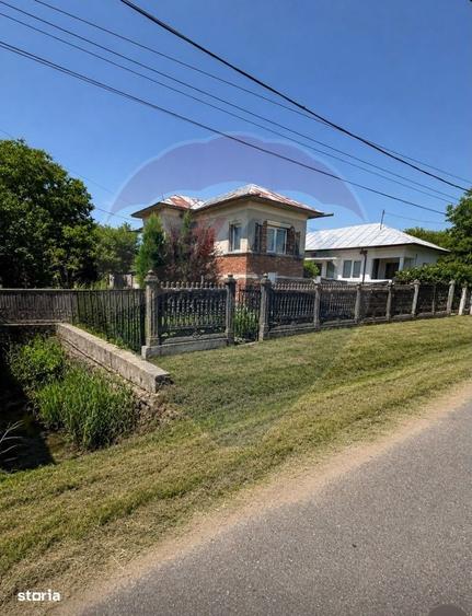 Casă cu 4 camere în Almăj