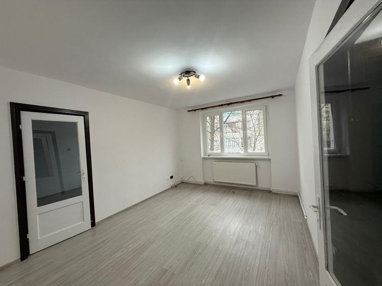 Apartament cu 2 camere semidecomandat în Centru Vechi