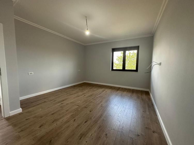 Duplex cu 5 camere cu Canalizare în Dumbrăvița