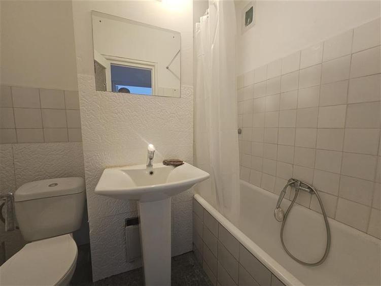 Garsonieră decomandată în 1 Mai