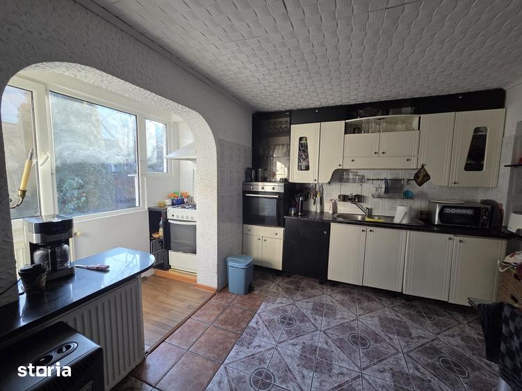 Casă cu 5 camere cu Teren 781 Mp în Central