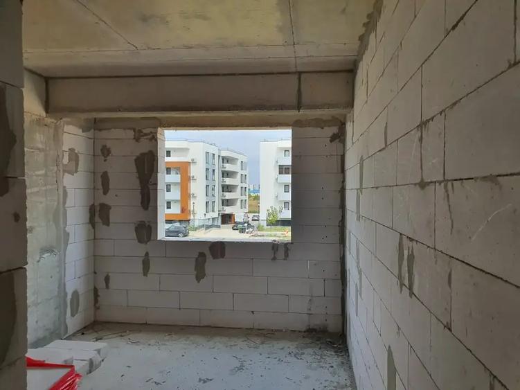 Apartament cu 2 camere decomandat în Titan
