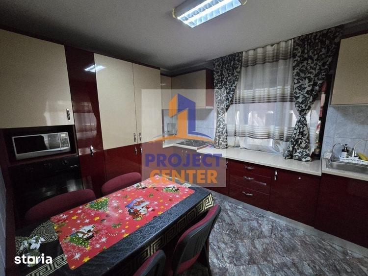 Casă cu Teren 585 Mp în Bradu