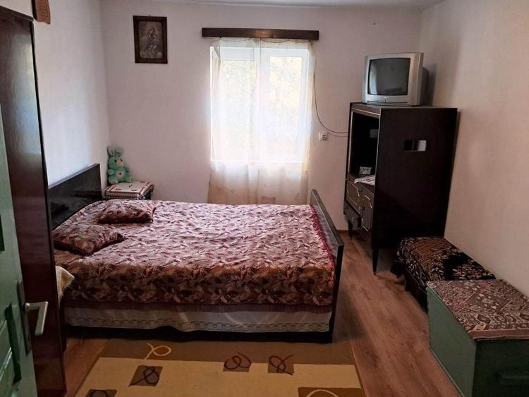Casă individuală cu 4 camere cu Canalizare în Baia de Fier