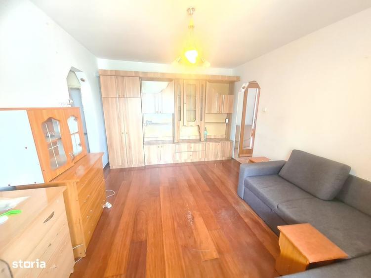 Apartament cu 2 camere semidecomandat în Est