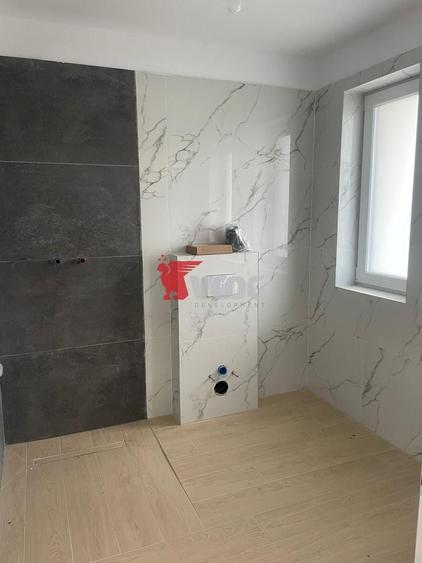 Duplex cu 5 camere cu Canalizare în Săcălaz