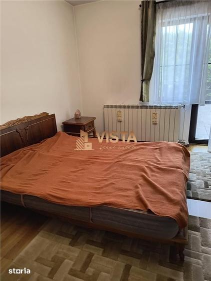 Casă cu 5 camere cu Teren 425 Mp în Florilor