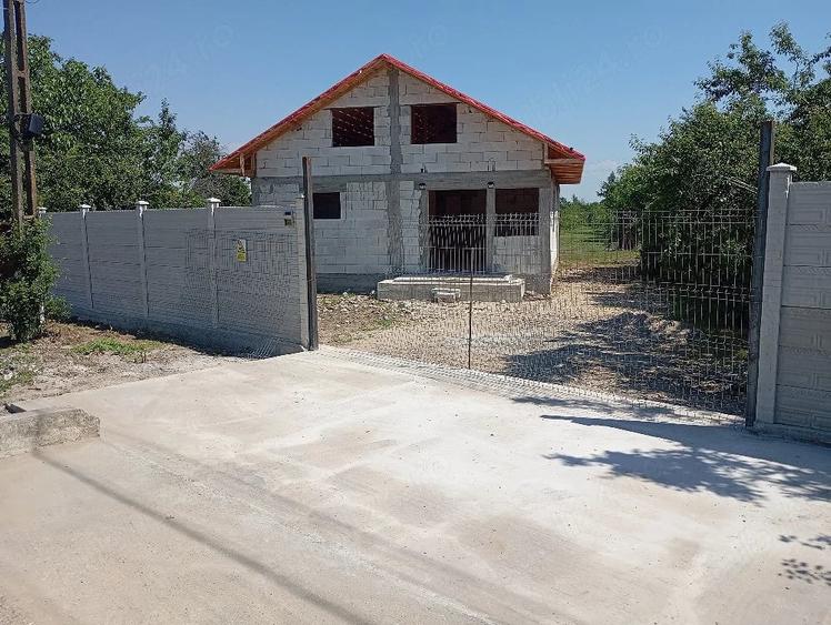 Casă cu 3 camere cu Teren 1700 Mp în Uliești