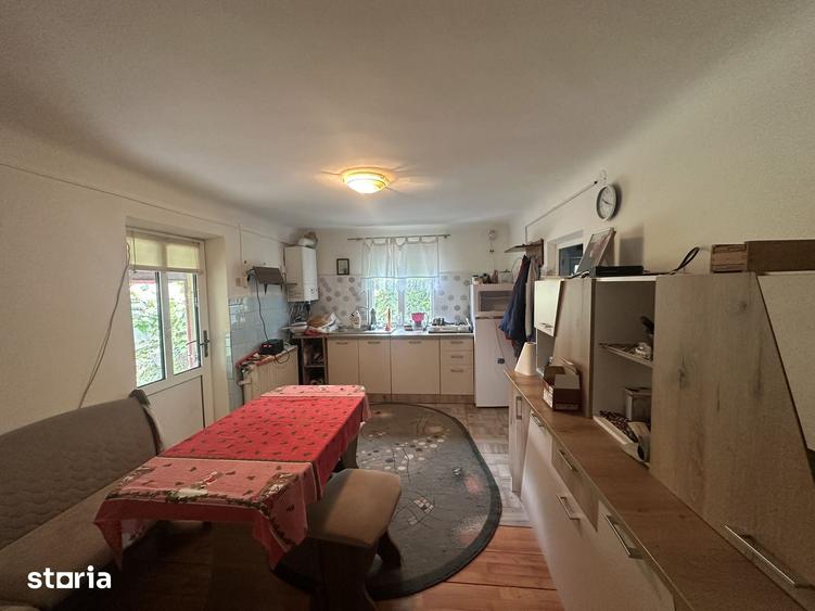 Casă cu 4 camere cu Teren 1498 Mp în Florești