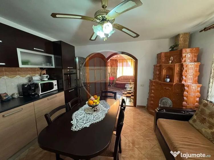 Casă cu 6 camere cu Teren 1526 Mp în Bolotești