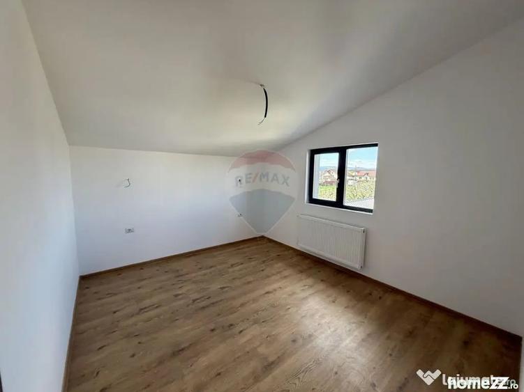 Casă cu 3 camere cu Teren 400 Mp în Golești