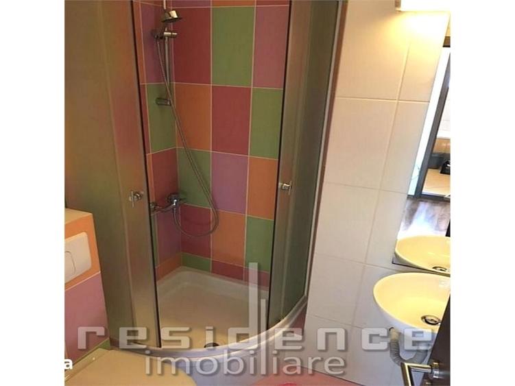 Apartament cu 3 camere decomandat, mobilat în Între Lacuri