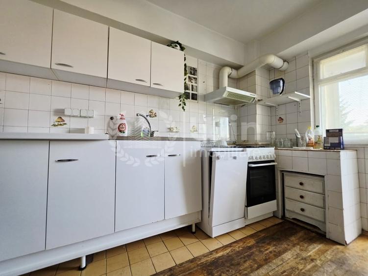 Apartament cu 4 camere decomandat, mobilat în Central