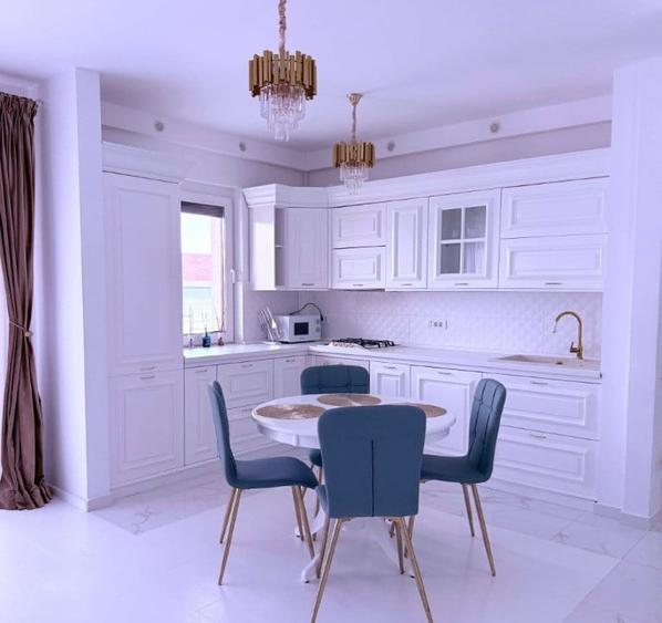 Apartament cu 3 camere decomandat, mobilat în Pipera