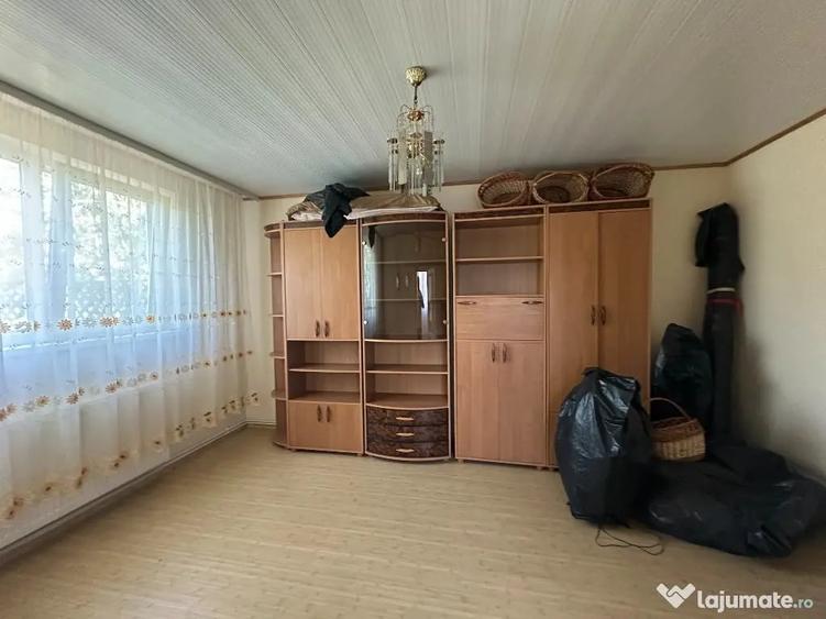 Casă cu 7 camere cu Teren 1039 Mp în Cornești