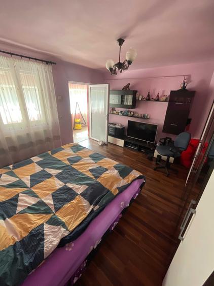 Casă cu 4 camere în Exterior Vest