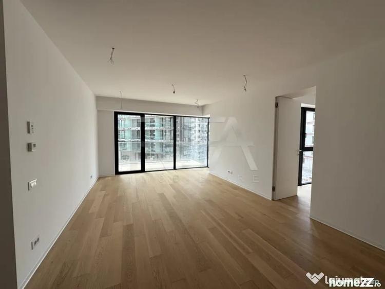 Apartament cu 3 camere semidecomandat în Floreasca