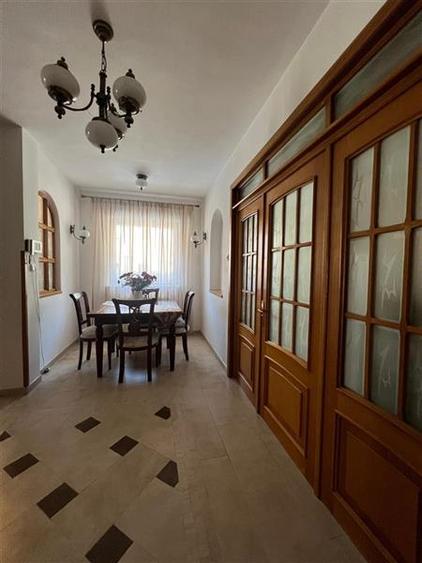 Casă individuală cu 6 camere cu Canalizare în Domenii