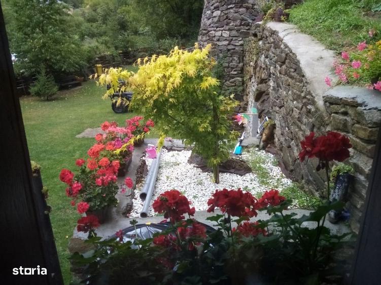 Casă cu 3 camere în Săcărâmb