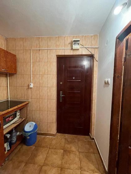 Garsonieră decomandată în Lotrului