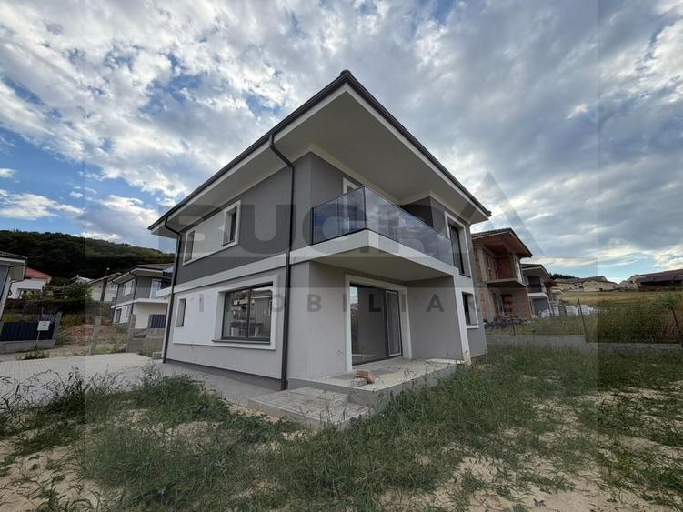 Casă individuală cu 5 camere cu Canalizare în Chinteni