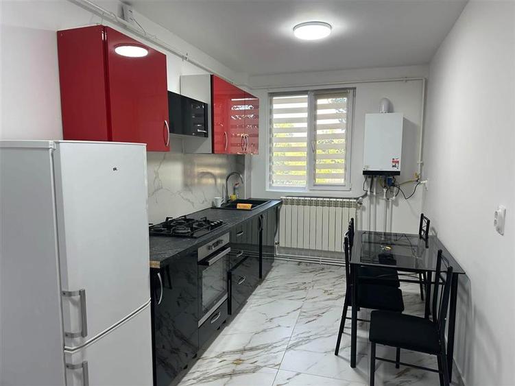 Apartament cu 2 camere semidecomandat în Podu Roș