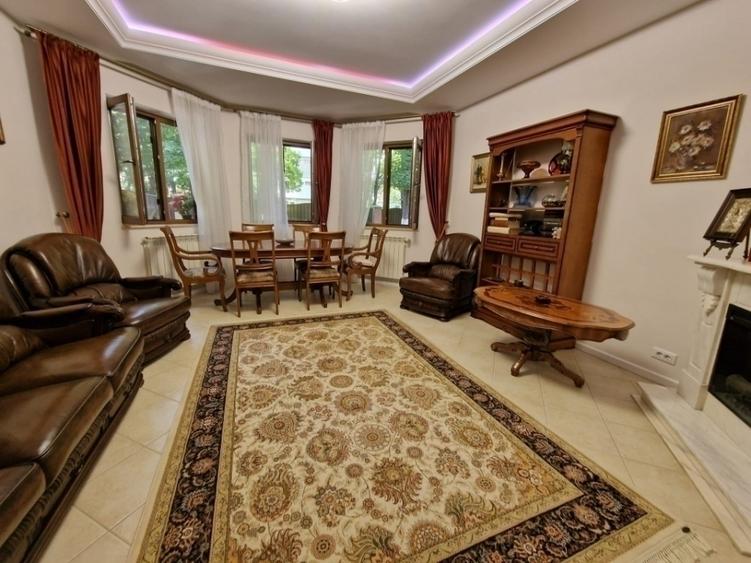 Casă individuală cu 5 camere în Central