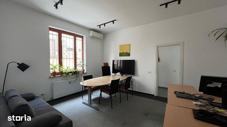 Casă cu 10 camere cu Teren 258 Mp în Cotroceni