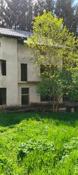 Teren si casa la rosu de vanzare in Busteni - 7