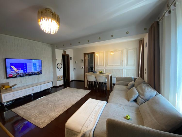 Apartament cu 3 camere semidecomandat, mobilat în Vitan Mall