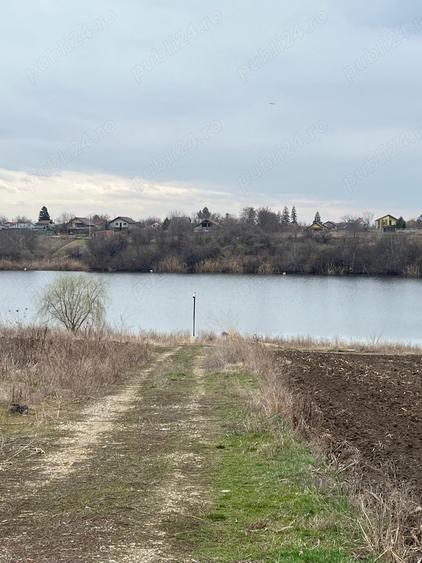 Teren de 1000 mp, în Căciulați