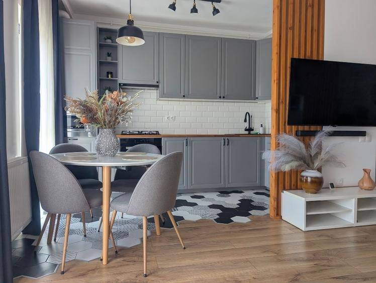 Apartament cu 2 camere semidecomandat, mobilat în Mărăști
