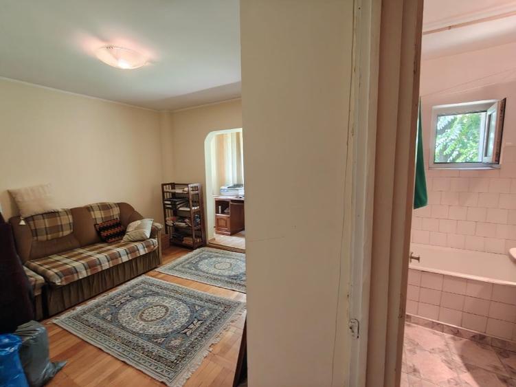 Apartament cu 3 camere în Mihai Bravu