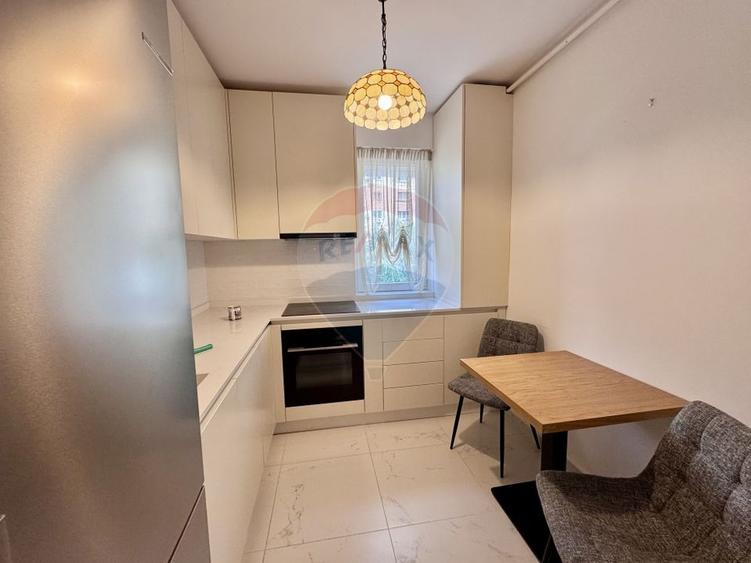 Apartament cu 4 camere decomandat, mobilat în Sebastian