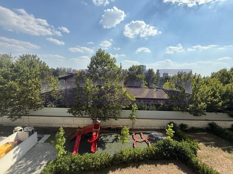 Apartament cu 3 camere în Străulești