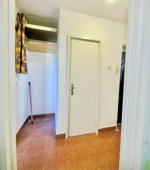 Apartament cu 3 camere semidecomandat în Mureșeni