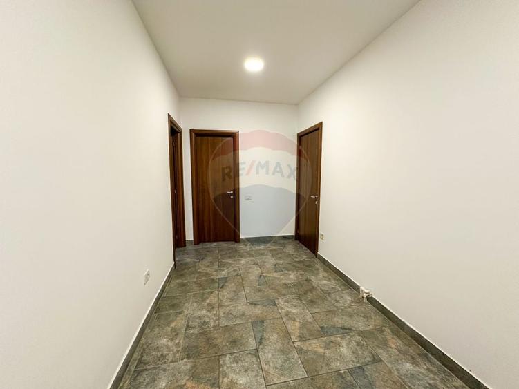 Birou, de 253 mp, în Romană
