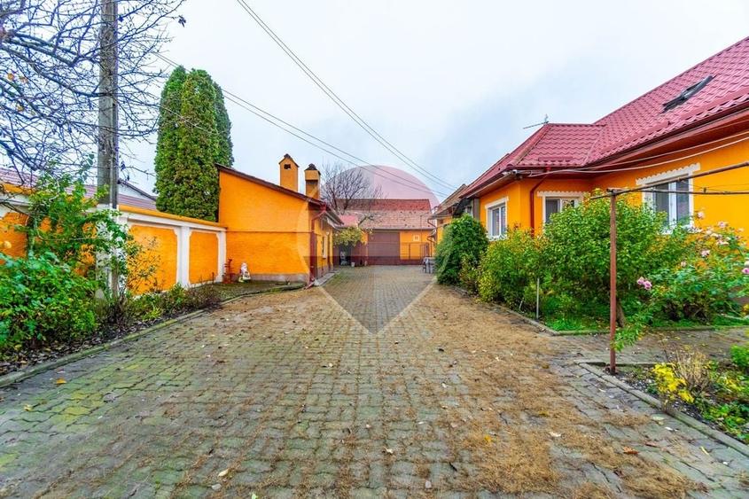 Casă individuală cu 4 camere cu Teren 1680 Mp în Stupini