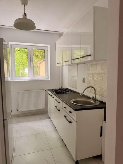 Apartament cu 3 camere semidecomandat în Iancului