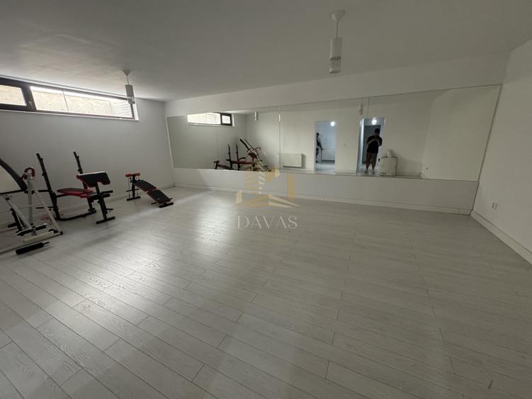 Duplex cu 5 camere cu Canalizare în Exterior Sud