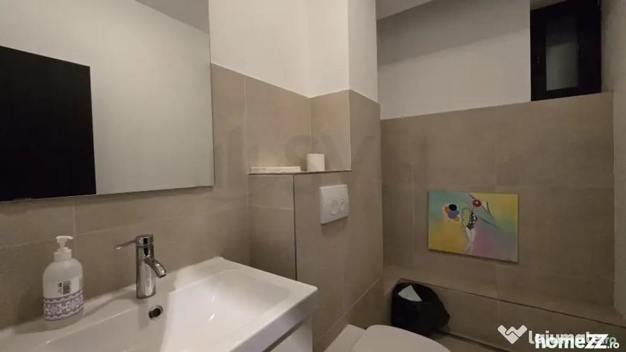 Casă cu 7 camere cu Teren 300 Mp în Domenii