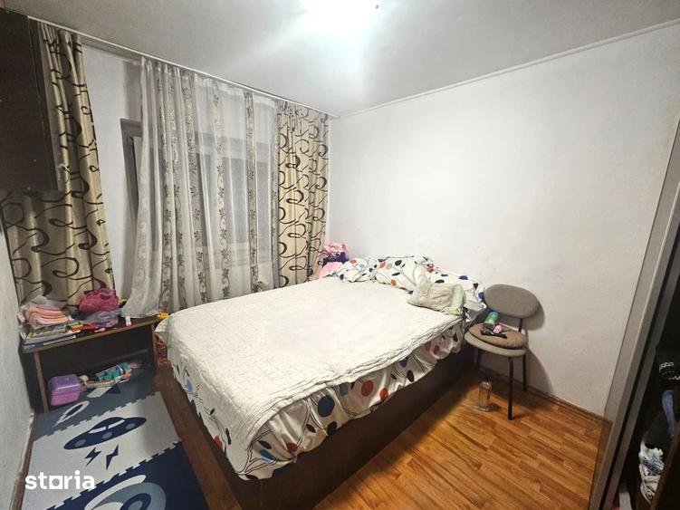 Apartament cu 3 camere decomandat în Aviației