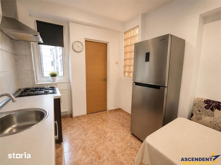 Apartament cu 3 camere decomandat, mobilat în Centrul Civic