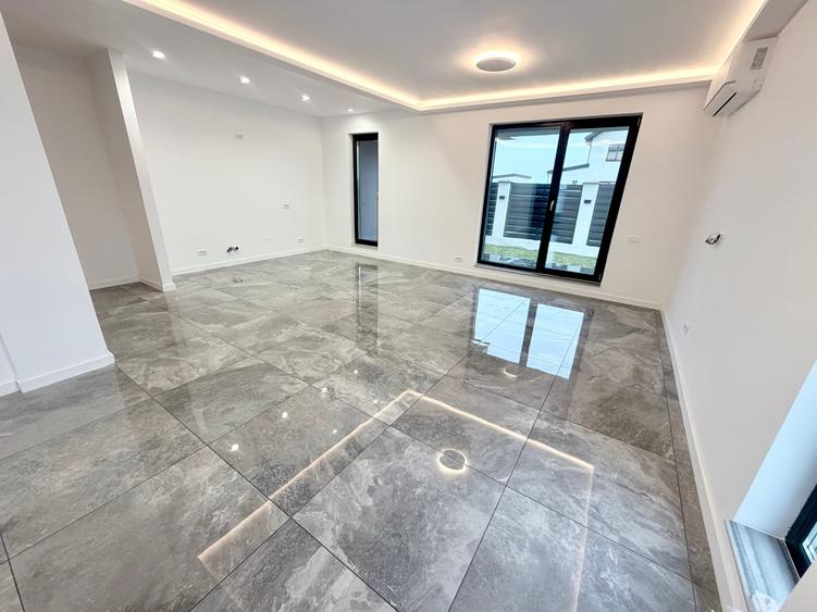 Duplex cu 5 camere cu Teren 242 Mp în Exterior Sud