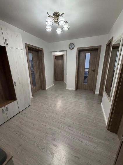 Apartament cu 3 camere decomandat în Împăratul Traian